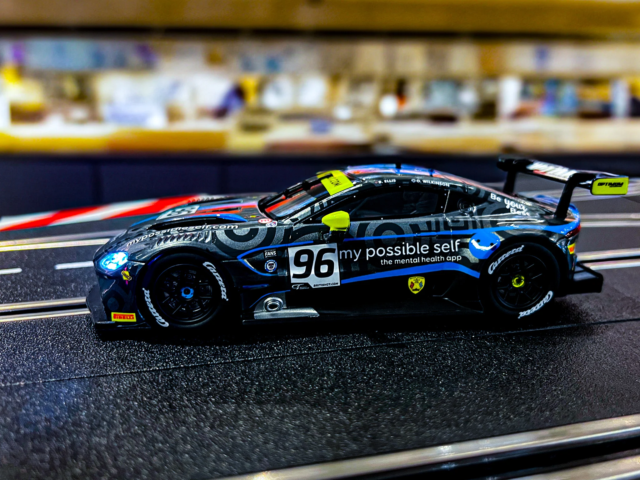 Aston Martin Vantage GTE Optimum Motorsport - Image 6