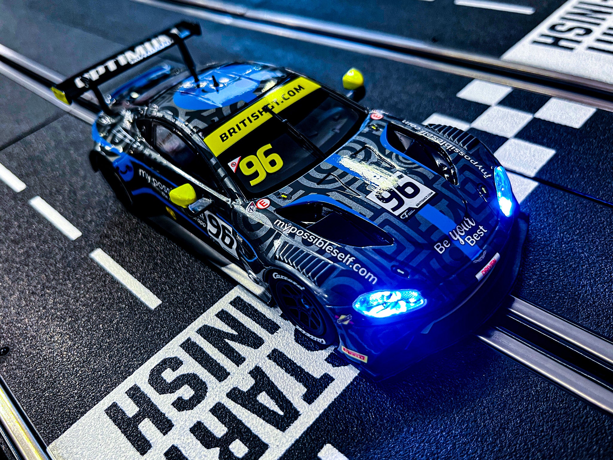 Aston Martin Vantage GTE Optimum Motorsport - Image 7