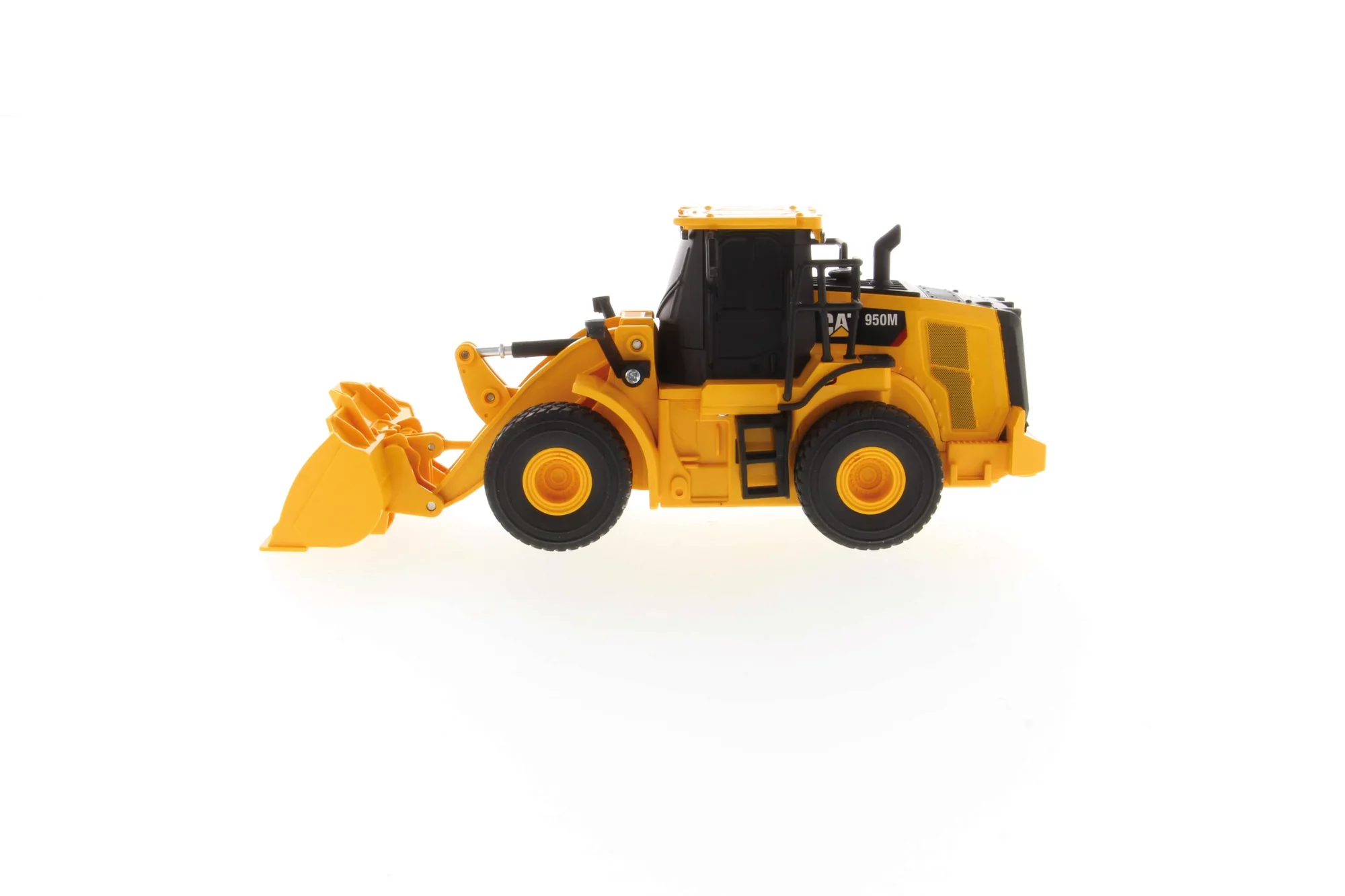 1:35 RC Cat® 950M Wheel Loader (B/O) - Image 3