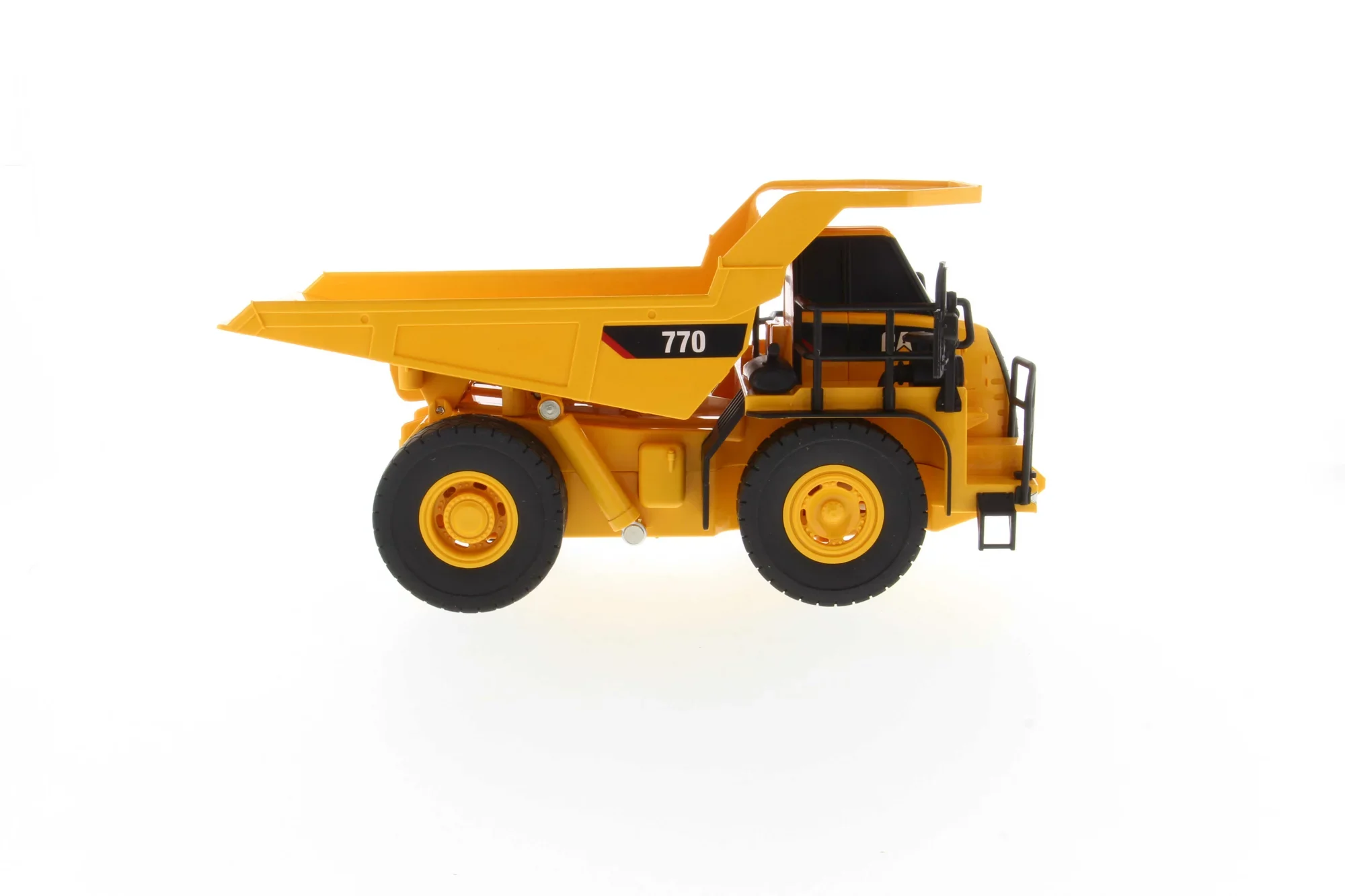 1:35 RC Cat® 770 Mining Truck (B/O) - Image 4